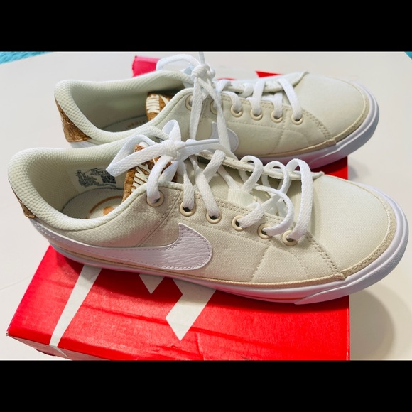 Other - Nike shoes size 4